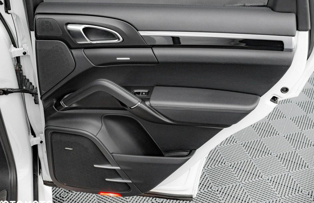 Porsche Cayenne cena 229900 przebieg: 99999, rok produkcji 2016 z Biskupiec małe 742